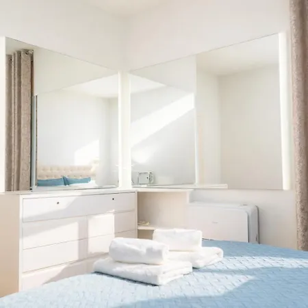 Sun Lit Sea View Apartment-green Coast 104c *