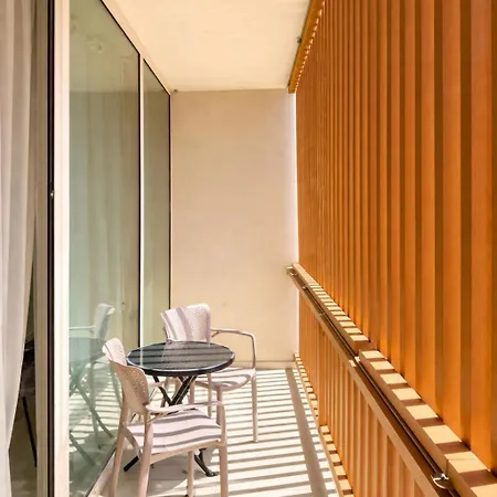 Sun Lit Sea View Apartment-green Coast 104c *