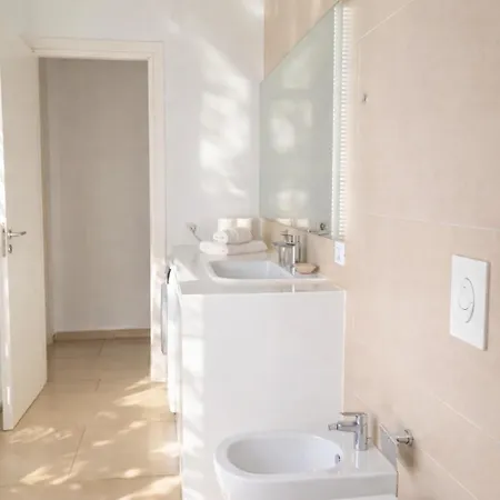 Sun Lit Sea View Apartment-green Coast 104c * Himarë