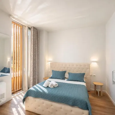 Sun Lit Sea View Apartment-green Coast 104c *