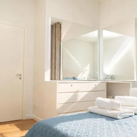 Sun Lit Sea View Apartment-green Coast 104c * Himarë